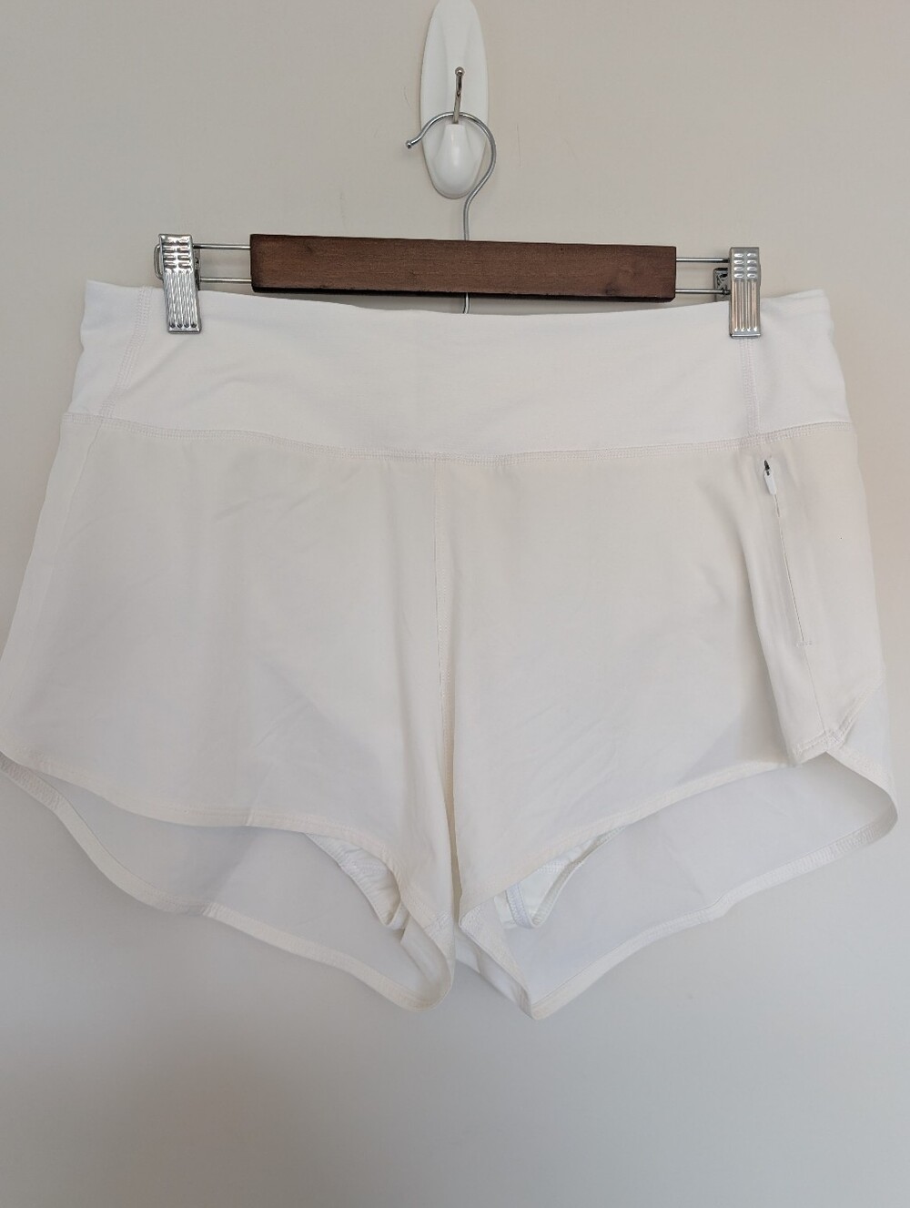 NWT Outdoor Voices Women's White Hudson 2.5" Shorts Size XL Lined Running - Picture 2 of 16